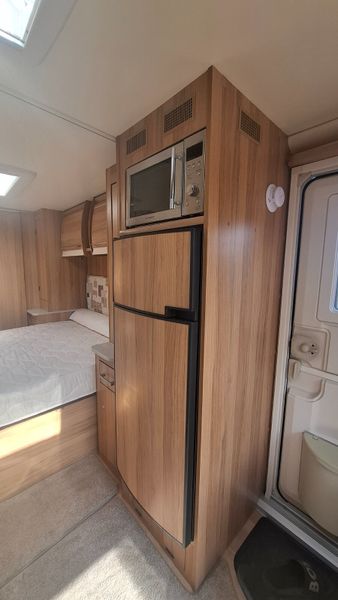 Bailey Unicorn Vigo fixed island  bed caravan 393405909