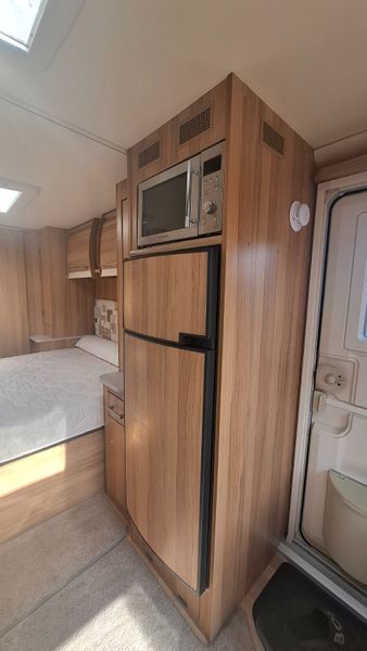 Bailey Unicorn Vigo fixed island  bed caravan 393405910