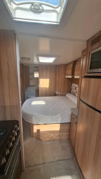 Bailey Unicorn Vigo fixed island  bed caravan 393405913