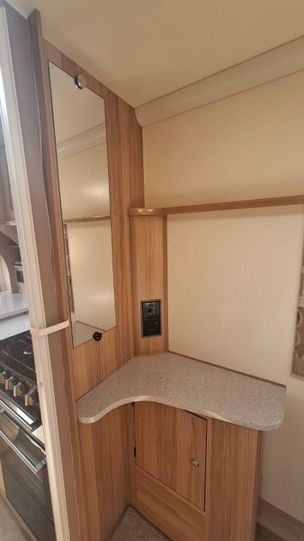 Bailey Unicorn Vigo fixed island  bed caravan 393405914