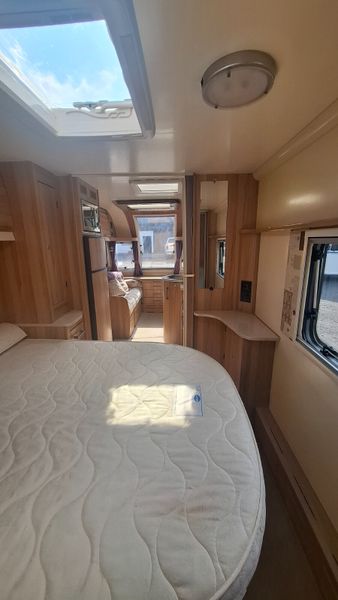 Bailey Unicorn Vigo fixed island  bed caravan 393405915