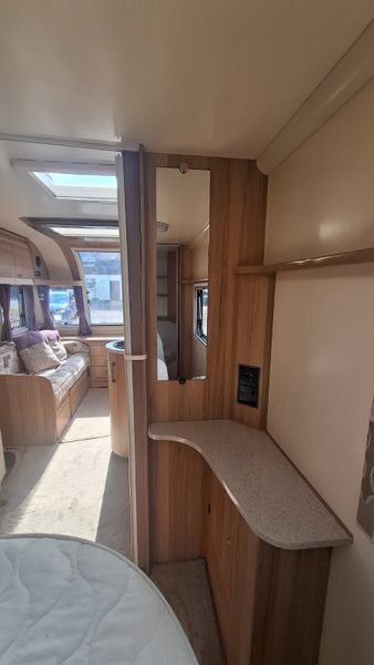 Bailey Unicorn Vigo fixed island  bed caravan 393405916