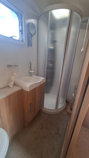 Bailey Unicorn Vigo fixed island  bed caravan 393405917