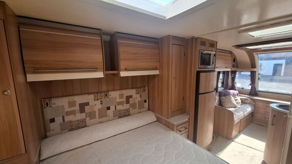 Bailey Unicorn Vigo fixed island  bed caravan 393405919