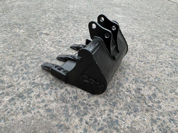 18" micro / mini digger bucket...........25mm pins 393425386