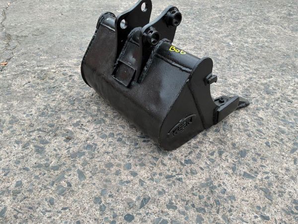 18" micro / mini digger bucket...........25mm pins 393425393