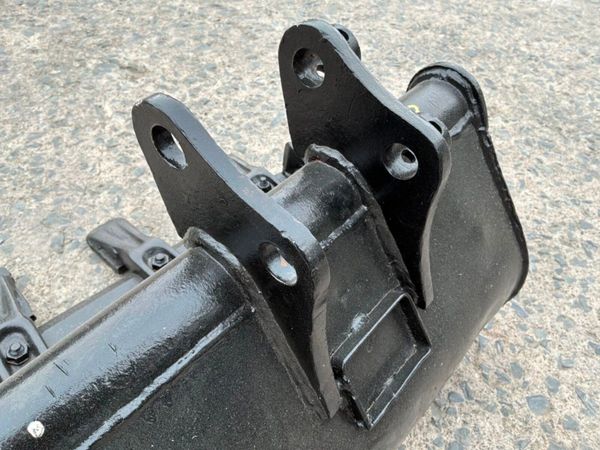 18" micro / mini digger bucket...........25mm pins 393425394