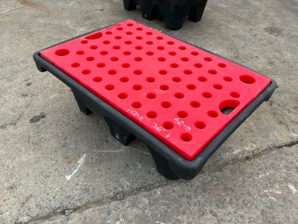 New / unused spill containment bund trays......... 393559202