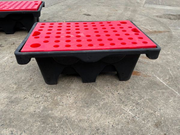 New / unused spill containment bund trays......... 393559210