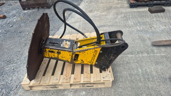 Saw 393570825