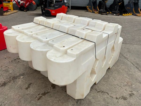 Bison barriers pvc road safety barriers. 393571541