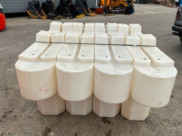 Bison barriers pvc road safety barriers. 393571542