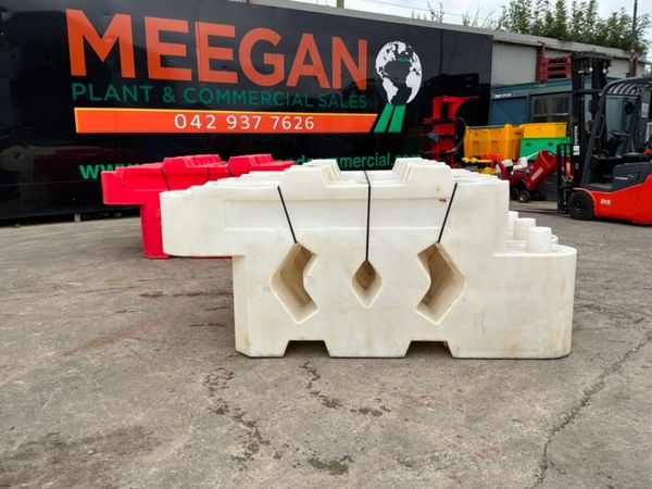 Bison barriers pvc road safety barriers. 393571546
