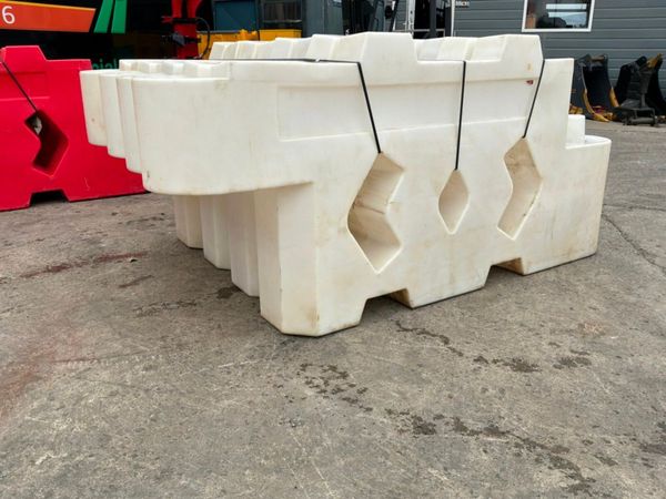 Bison barriers pvc road safety barriers. 393571548