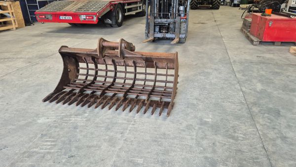 Tusk Rake 393571975