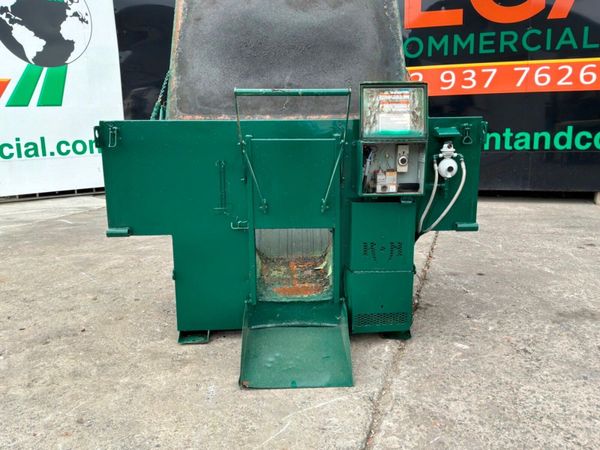 KM international Demountable asphalt hot box.....7 393577862