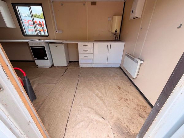40ft x 10ft Site Office / Canteen welfare Unit   N 393577807
