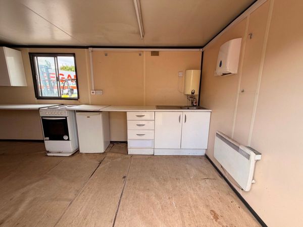 40ft x 10ft Site Office / Canteen welfare Unit   N 393577808