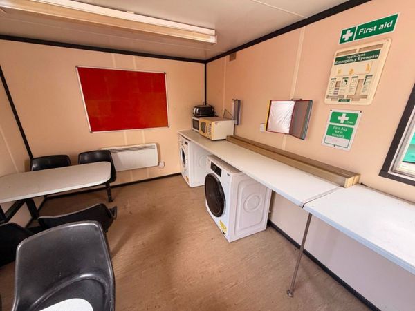 40ft x 10ft Site Office / Canteen welfare Unit   N 393577817
