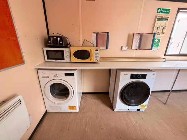 40ft x 10ft Site Office / Canteen welfare Unit   N 393577818