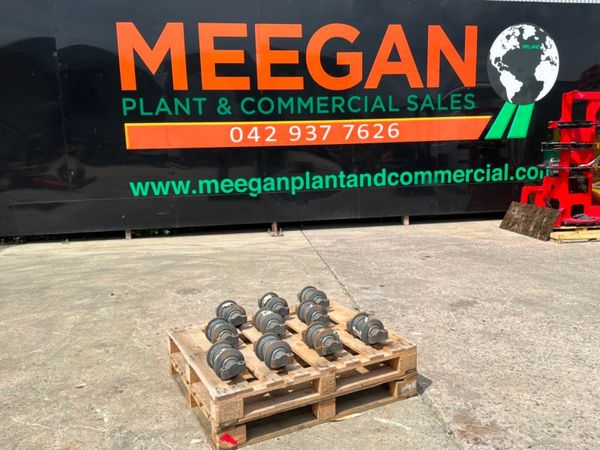 New / unused Doosan track rollers.....200104-00040 393689437