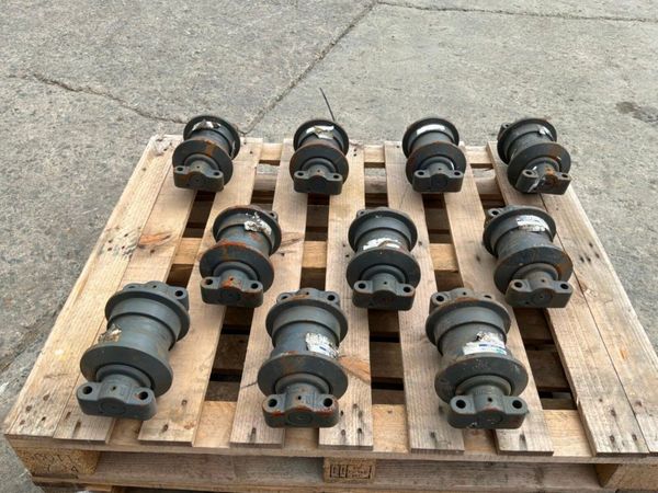 New / unused Doosan track rollers.....200104-00040 393689552