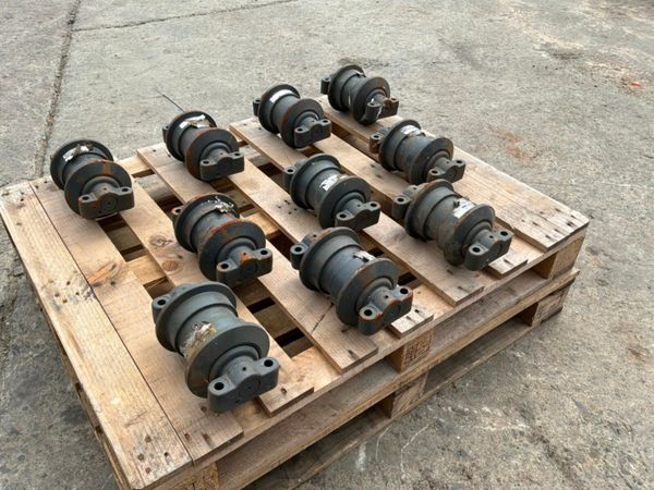New / unused Doosan track rollers.....200104-00040 393689569