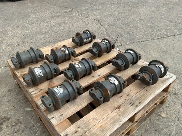 New / unused Doosan track rollers.....200104-00040 393689586