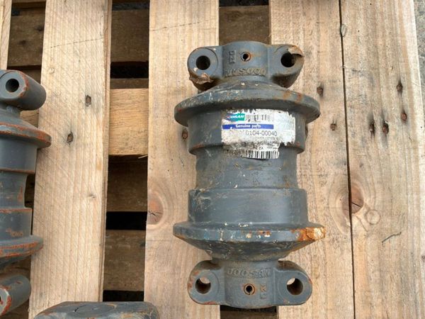 New / unused Doosan track rollers.....200104-00040 393689508