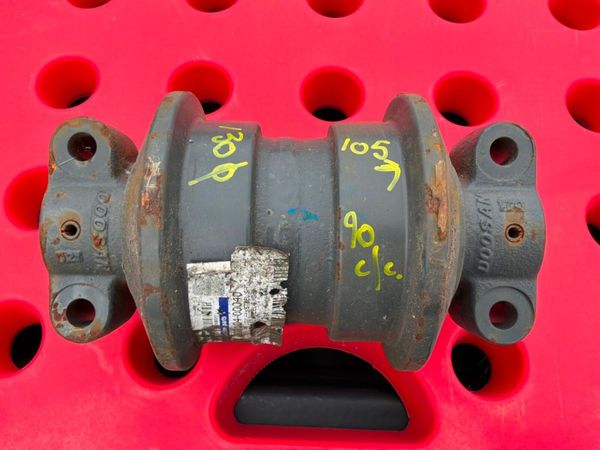 New / unused Doosan track rollers.....200104-00040 393689655