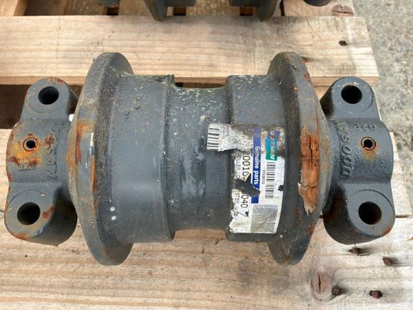 New / unused Doosan track rollers.....200104-00040 393689629