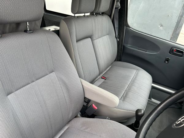 Campervan Toyota Hiace 2007 D4d 393892042
