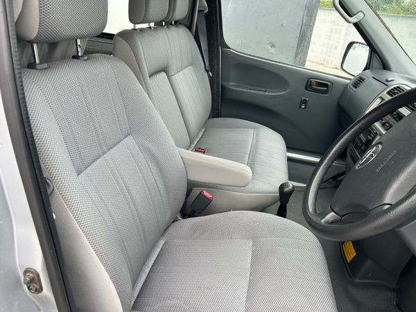 Campervan Toyota Hiace 2007 D4d 393892051