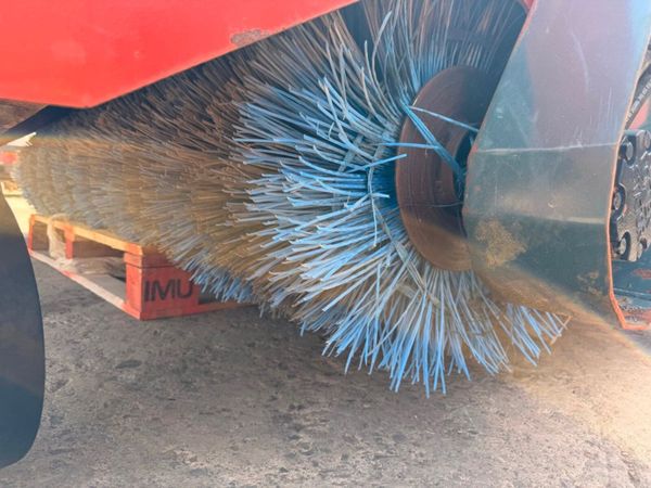 SUTON TRACTOR AGRI ROAD SWEEPER ....1913T 393837412