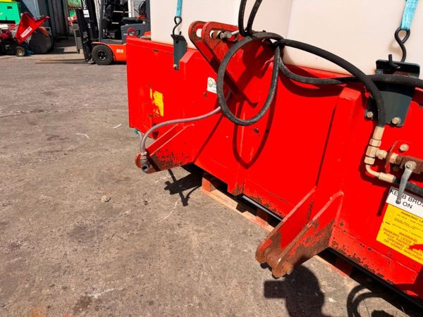 SUTON TRACTOR AGRI ROAD SWEEPER ....1913T 393837423