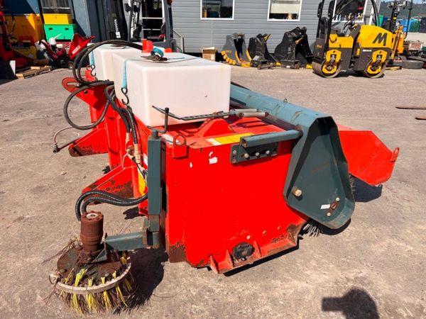 SUTON TRACTOR AGRI ROAD SWEEPER ....1913T 393837424