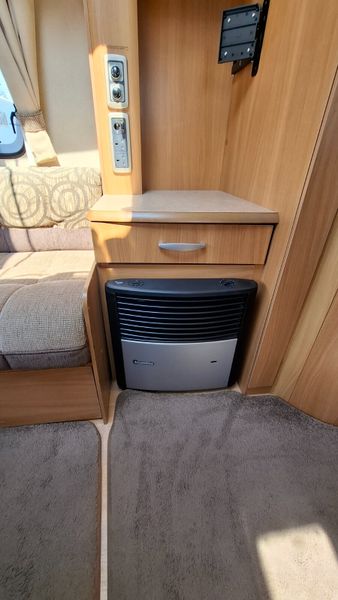 Swift Challenger Island Bed Caravan 394248276