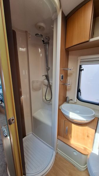 Swift Challenger Island Bed Caravan 394248282