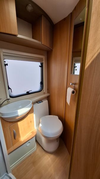 Swift Challenger Island Bed Caravan 394248283