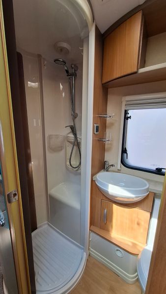Swift Challenger Island Bed Caravan 394248284