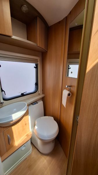Swift Challenger Island Bed Caravan 394248285