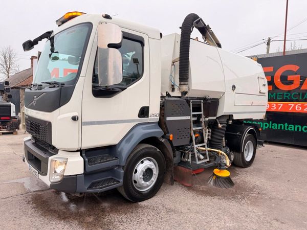 2018 Volvo FL250 Johnston VT651 Road Sweeper 394274674