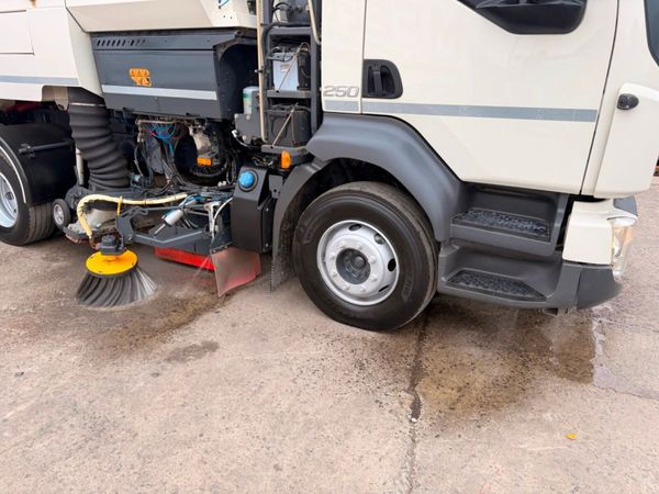 2018 Volvo FL250 Johnston VT651 Road Sweeper 394274677