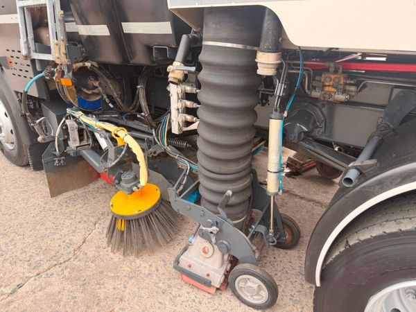 2018 Volvo FL250 Johnston VT651 Road Sweeper 394274687