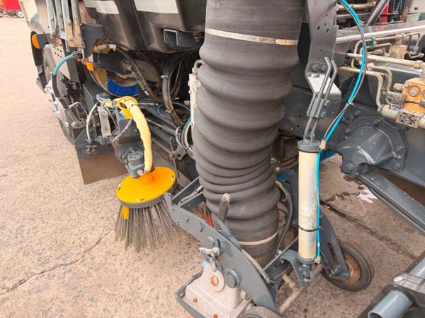 2018 Volvo FL250 Johnston VT651 Road Sweeper 394274708
