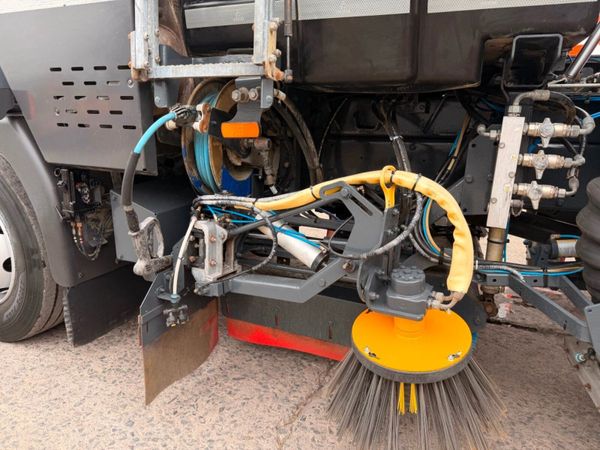 2018 Volvo FL250 Johnston VT651 Road Sweeper 394274710