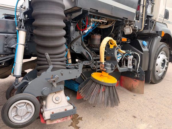 2018 Volvo FL250 Johnston VT651 Road Sweeper 394274717