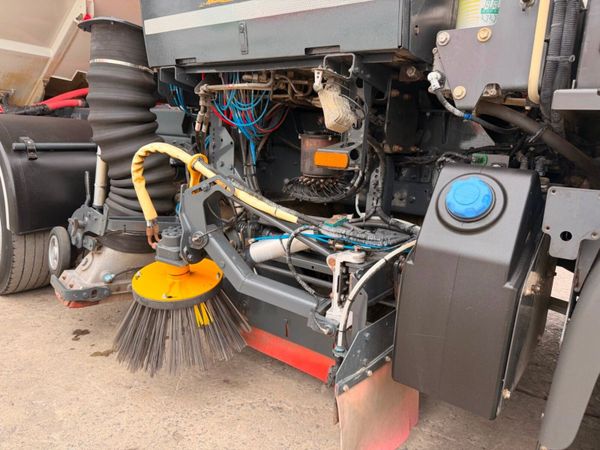 2018 Volvo FL250 Johnston VT651 Road Sweeper 394274721