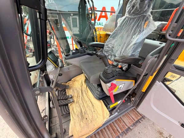 2022 Volvo EC140EL digger excavator 13 ton , 14 to 394575930