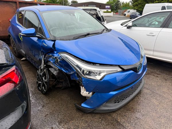 2019 TOYOTA C-HR  CVT 1.8 HYBRID FOR BREAKING! 394854950